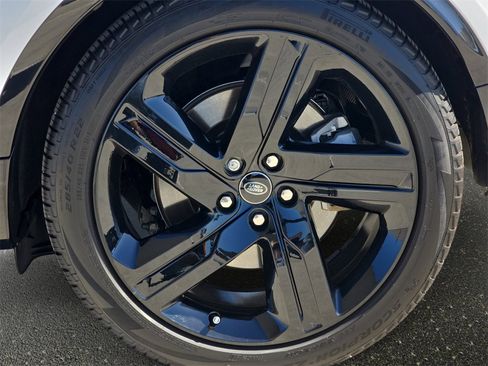 Used 2025 Land Rover Discovery Dynamic SE image 36