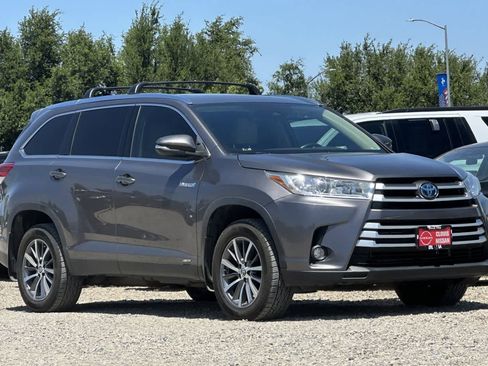 Used 2019 Toyota Highlander XLE AWD/4WD image 10