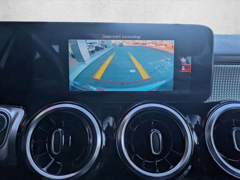 Used 2022 Mercedes-Benz GLB 250 image 13