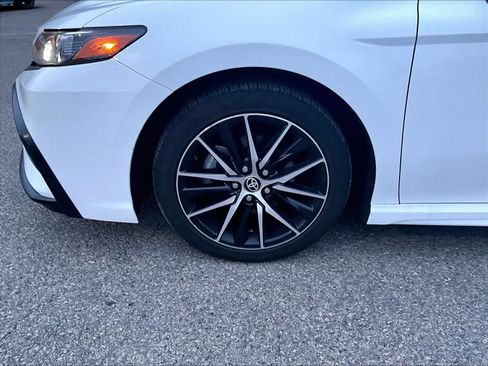 Used 2023 Toyota Camry SE w/ Cold Weather Package FWD image 4