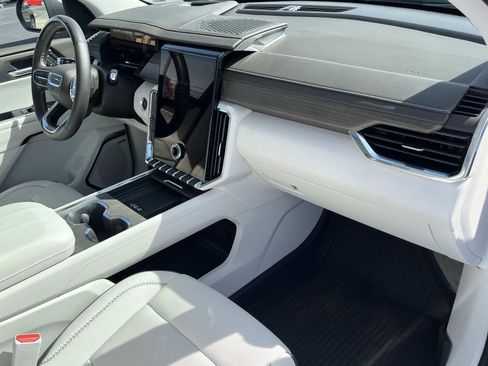 Used 2024 GMC Acadia Denali w/ Super Cruise Package image 28