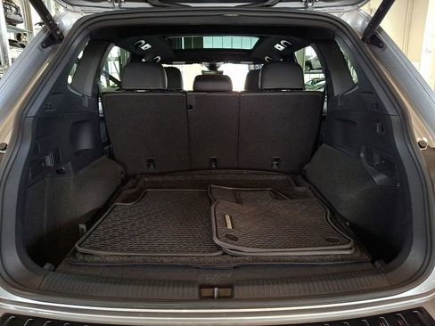 Used 2024 Volkswagen Tiguan SE R-Line image 29