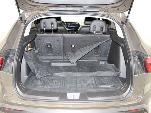 Used 2024 Chevrolet Trax ACTIV w/ Sunroof Package image 13