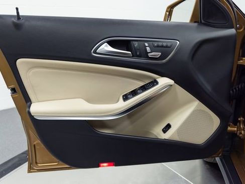 Used 2018 Mercedes-Benz GLA 250 4MATIC image 11