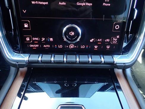 Used 2025 GMC Yukon XL Denali AWD/4WD image 21