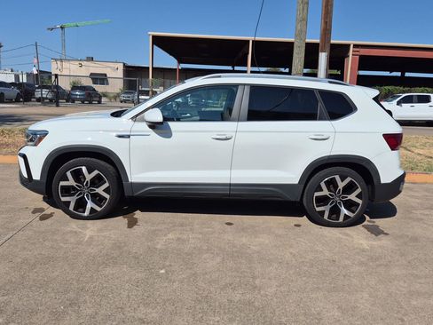 Used 2022 Volkswagen Taos SEL w/ Panoramic Sunroof Package AWD/4WD image 8