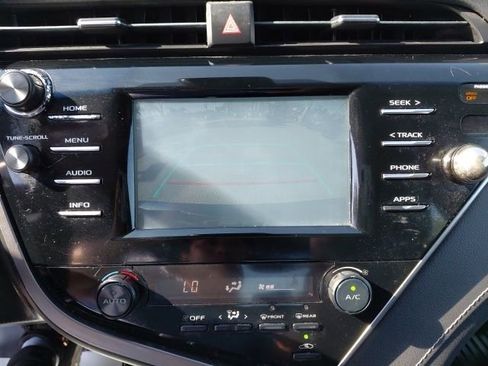 Used 2018 Toyota Camry SE image 12