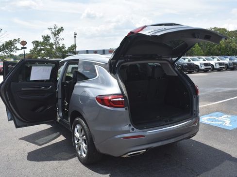 Used 2021 Buick Enclave Avenir w/ Avenir Technology Package FWD image 17