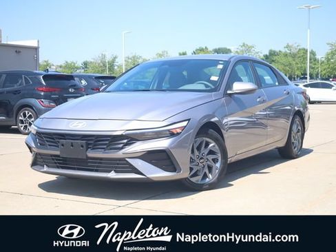 Used 2024 Hyundai Elantra SEL FWD image 1