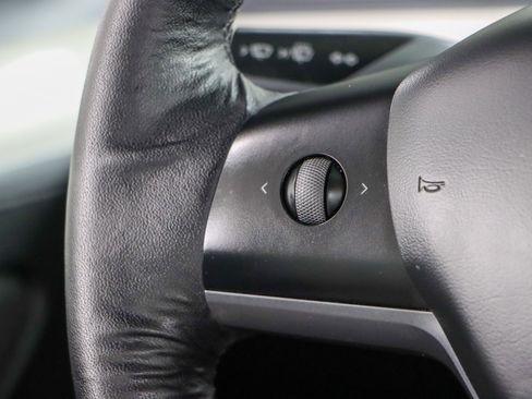 Used 2023 Tesla Model Y Long Range image 13