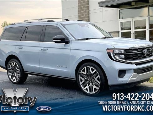 Used 2025 Ford Expedition Platinum w/ Platinum Ultimate Package AWD/4WD image 1