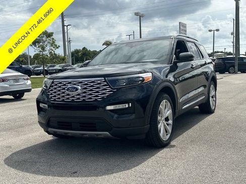 Used 2022 Ford Explorer Platinum w/ Equipment Group 601A AWD/4WD image 2