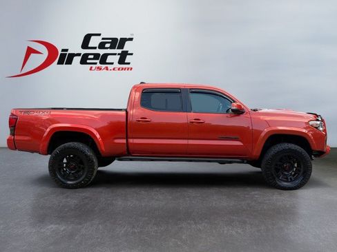 Used 2018 Toyota Tacoma TRD Sport w/ Technology Package AWD/4WD image 3