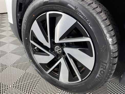 Used 2025 Volkswagen Atlas SE FWD image 14
