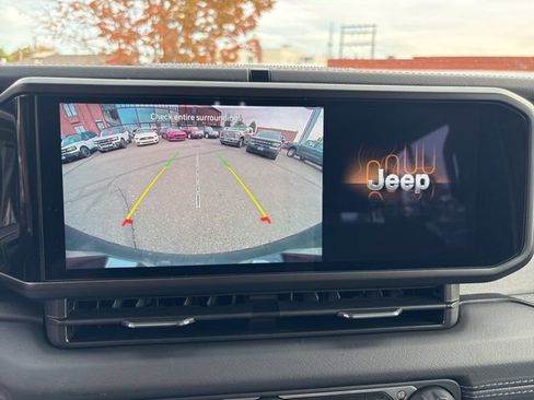 Used 2024 Jeep Wrangler Unlimited Sahara AWD/4WD image 23