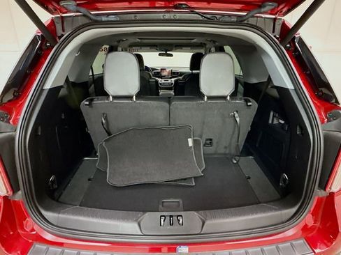 Used 2023 Ford Explorer XLT w/ Equipment Group 202A image 27