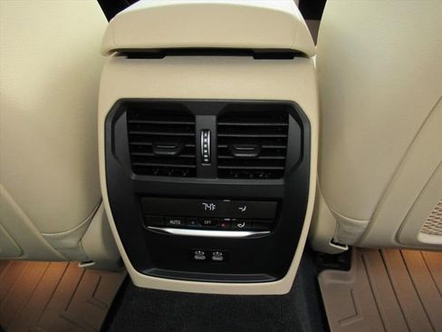 Used 2022 BMW 330i Sedan w/ Driving Assistance Package image 27