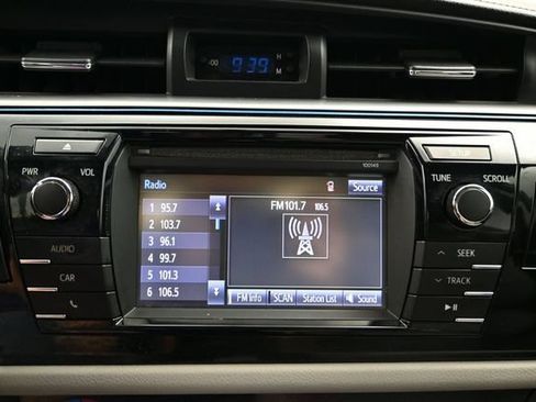 Used 2014 Toyota Corolla LE FWD image 26
