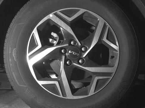 Used 2025 Kia Sportage LX image 15