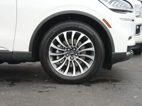 Used 2024 Lincoln Aviator 2WD w/ Premium Package image 4