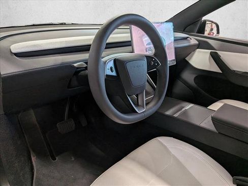 Used 2026 Tesla Model Y 2WD image 9