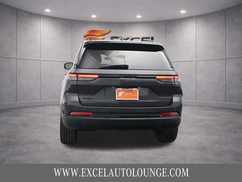 Used 2022 Jeep Grand Cherokee Altitude AWD/4WD image 7