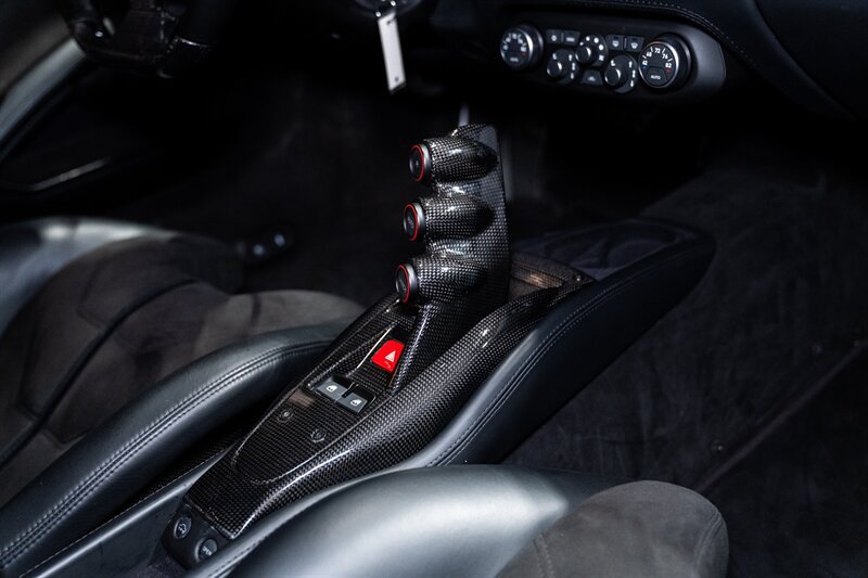 Used 2010 Ferrari 458 Italia Coupe RWD image 18