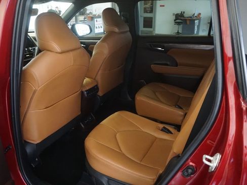 Used 2020 Toyota Highlander Platinum AWD/4WD image 27