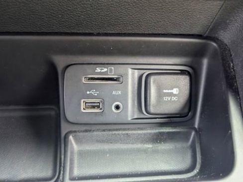 Used 2016 Jeep Cherokee Sport image 36