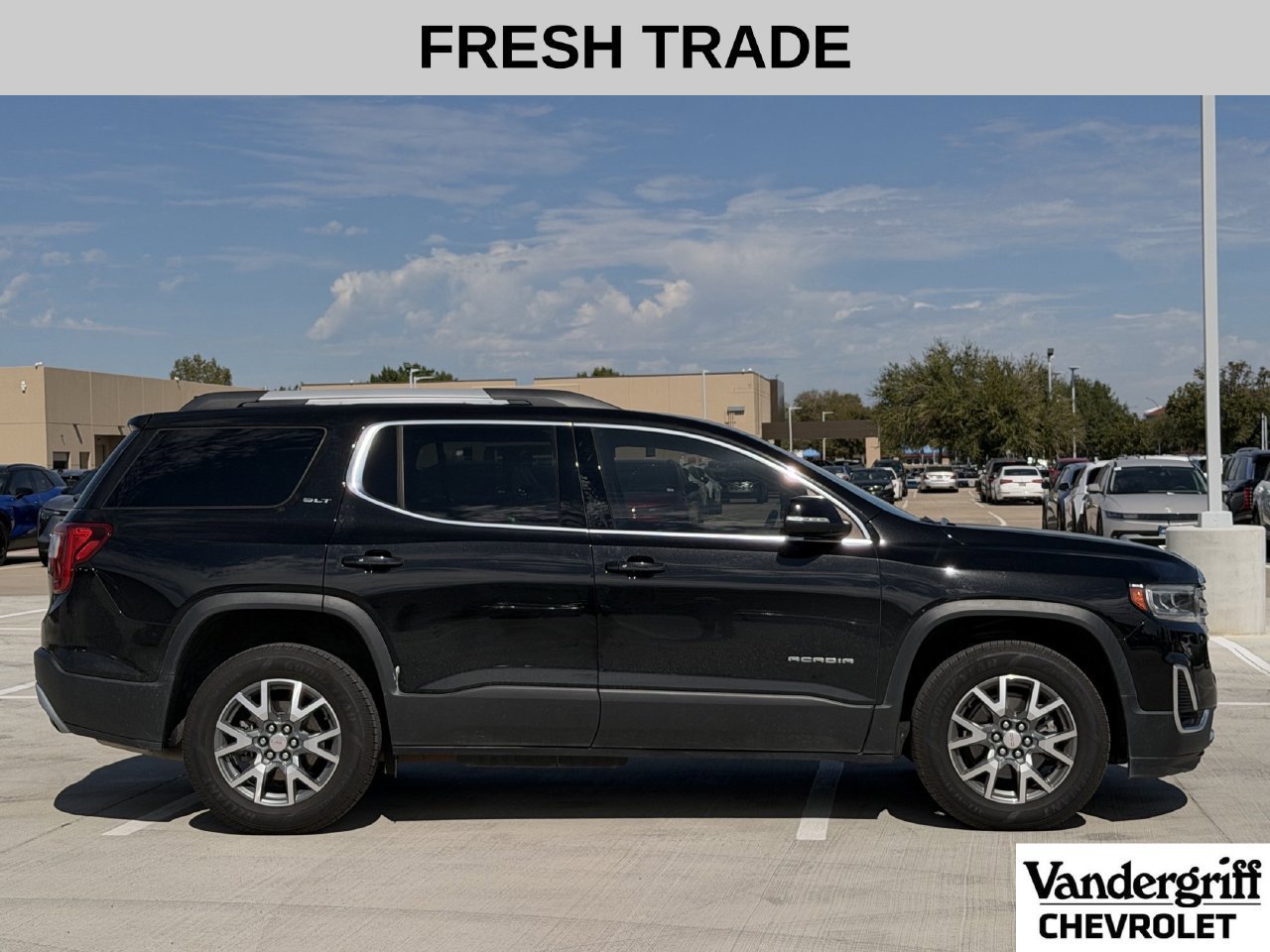 Used 2023 GMC Acadia SLT AWD/4WD image 3