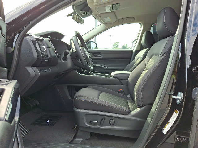 Used 2024 Nissan Pathfinder SV AWD/4WD image 15