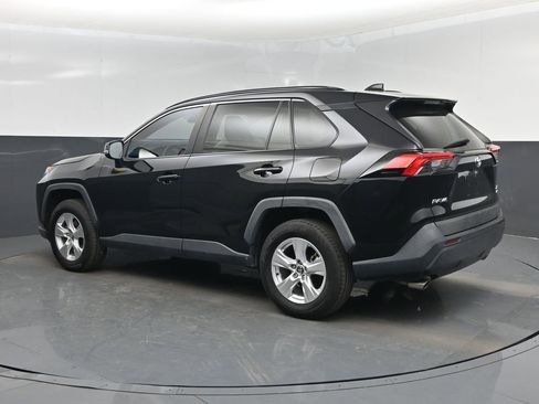 Used 2021 Toyota RAV4 XLE w/ Convenience Package image 4