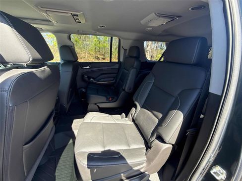 Used 2020 Chevrolet Suburban Premier image 12