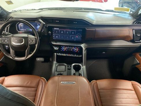 Used 2024 GMC Sierra 3500 Denali Ultimate AWD/4WD image 10