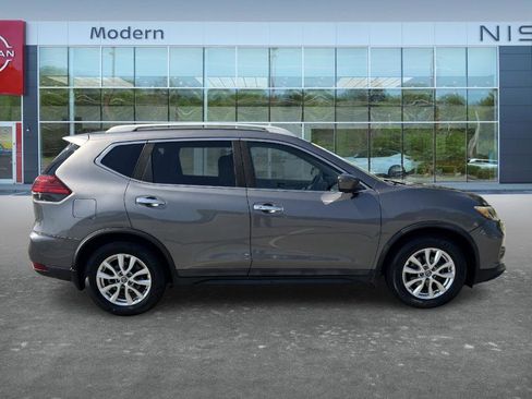 Used 2017 Nissan Rogue SV FWD image 4