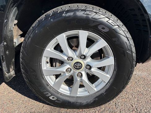 Certified 2016 Toyota Land Cruiser image 11