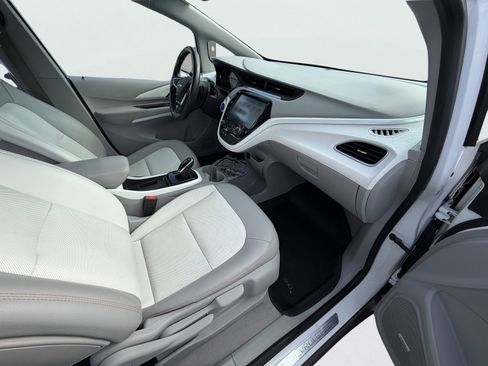 Used 2019 Chevrolet Bolt Premier w/ Infotainment Package image 16