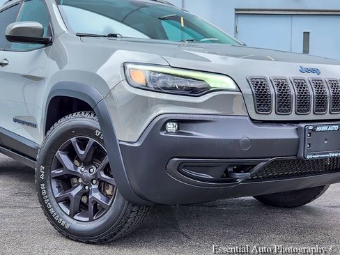 Used 2019 Jeep Cherokee Latitude AWD/4WD image 2