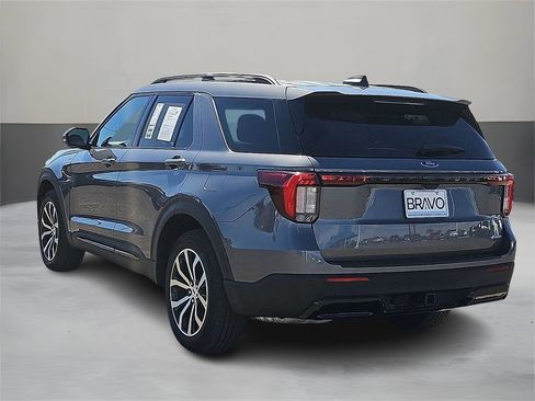 Used 2025 Ford Explorer ST-Line image 3