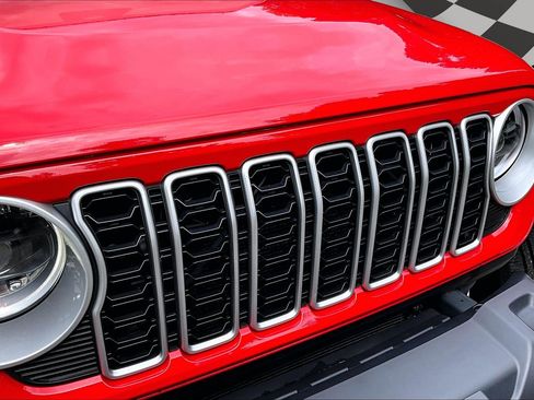 Used 2025 Jeep Wrangler Unlimited Sahara AWD/4WD image 29