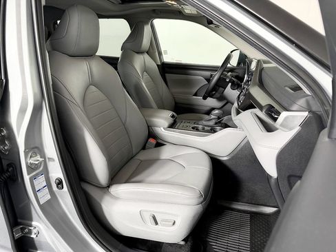 Used 2020 Toyota Highlander XLE AWD/4WD image 55