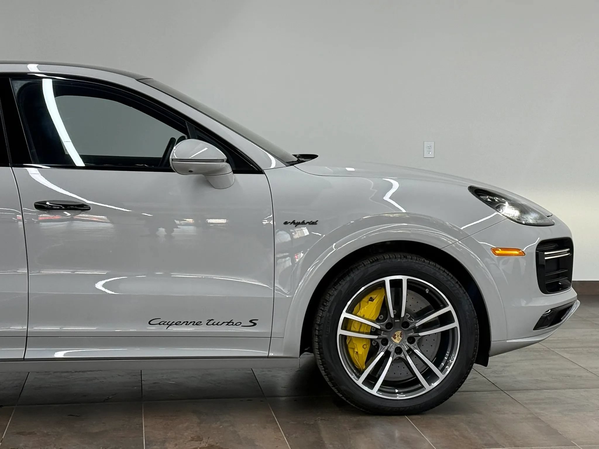 Used 2022 Porsche Cayenne Turbo S w/ Assistance Package AWD/4WD image 10