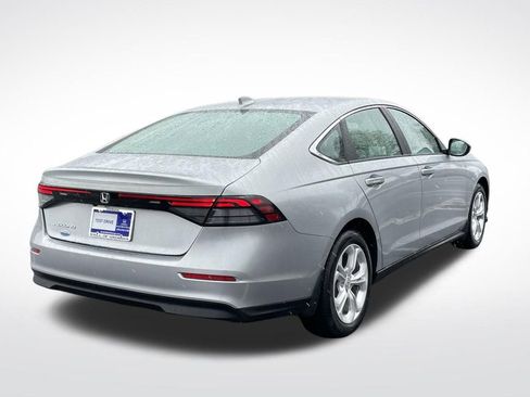 Used 2025 Honda Accord LX image 6