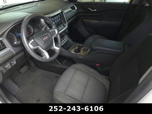Used 2023 GMC Acadia SLE w/ Driver Convenience Package FWD image 9