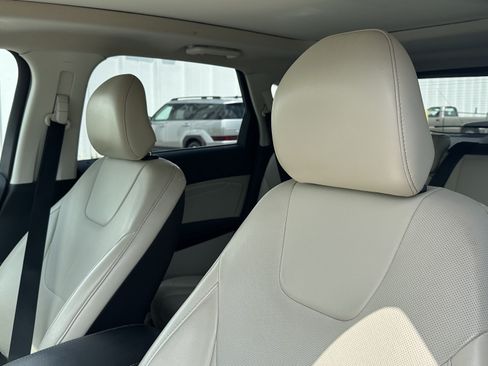 Used 2019 Ford Edge Titanium w/ Equipment Group 301A AWD/4WD image 19