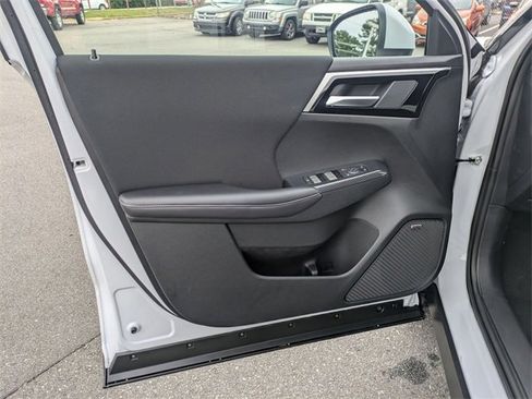 New 2025 Mitsubishi Outlander ES image 12