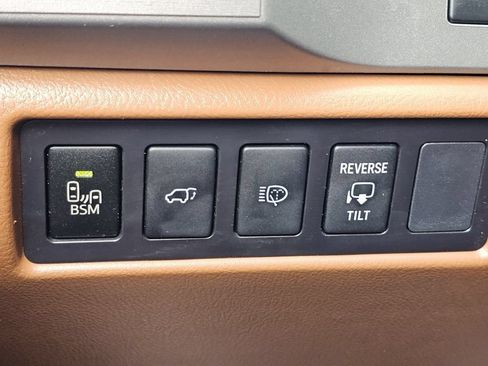 Used 2014 Toyota Sequoia Platinum RWD image 15