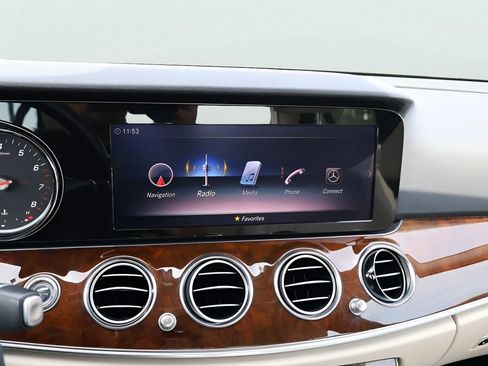 Used 2019 Mercedes-Benz E 300 4MATIC image 24