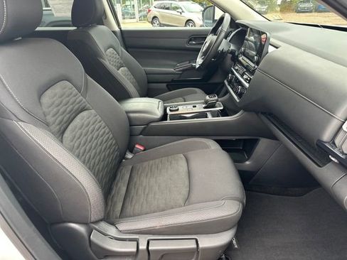 Used 2025 Nissan Pathfinder SV image 25