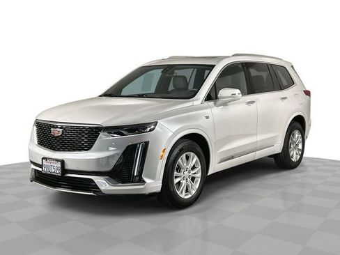Certified 2025 Cadillac XT6 Luxury image 1